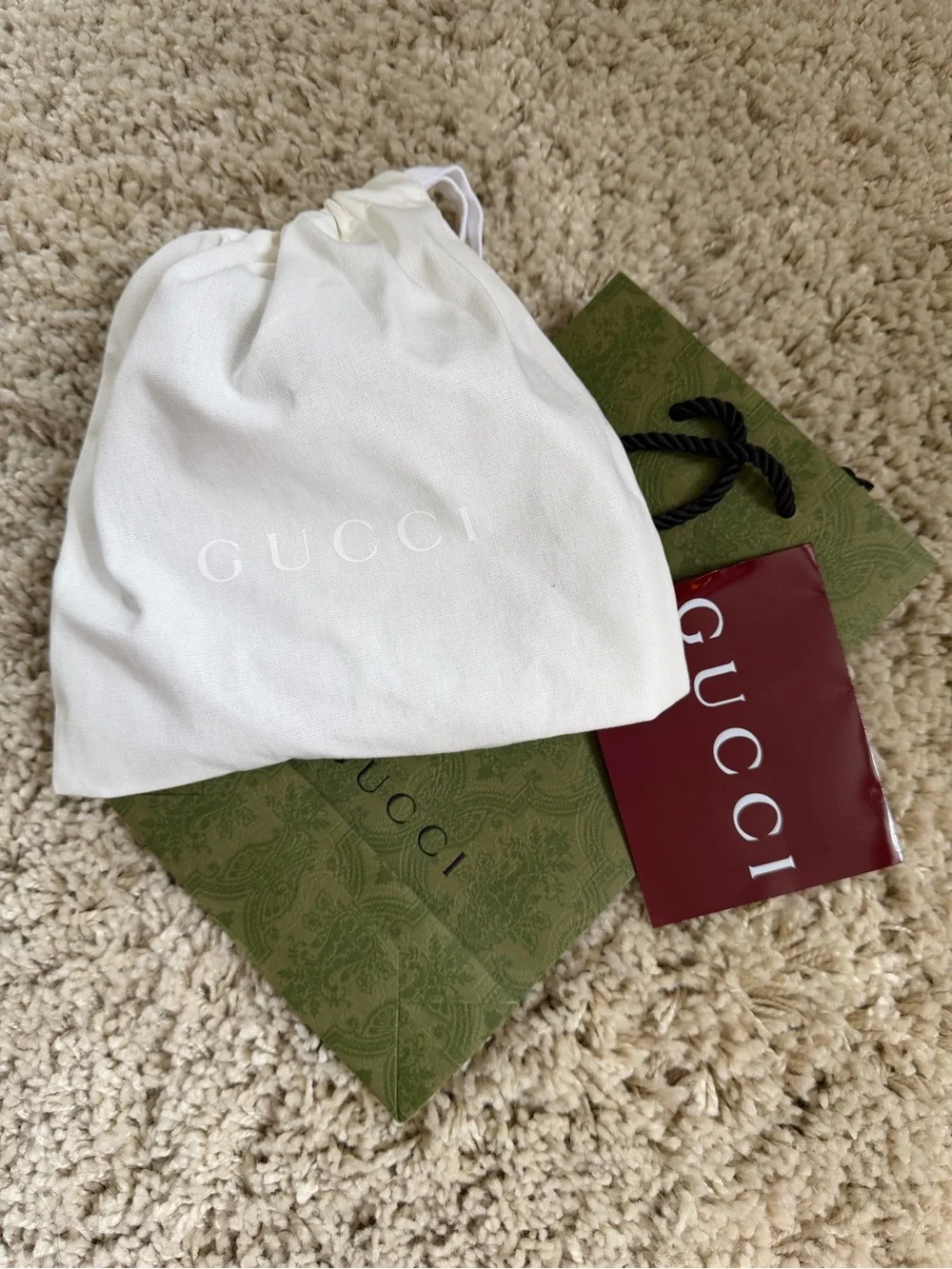 Gucci White Drawstring Dust Bag with Green and Burgundy Packaging